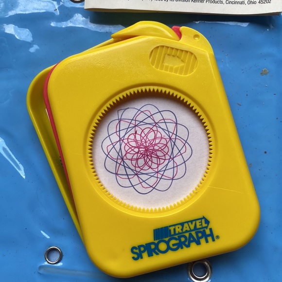 Vintage 1988 and NWOT Kenner Travel Spirograph - Picture 3 of 7